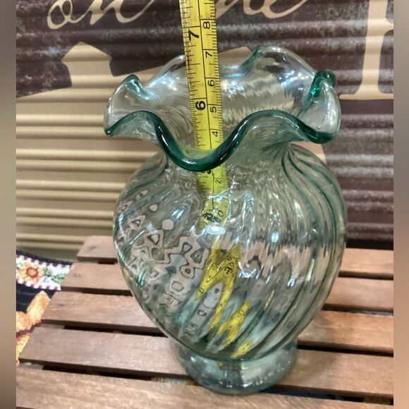 Fenton Elegant Green Clear Swirl Glass Vase Ruffle Top Centerpiece Flowers - Picture 10 of 11